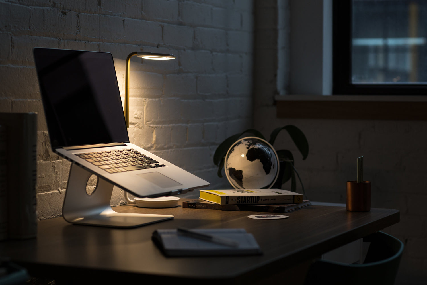 💡 Lighting: